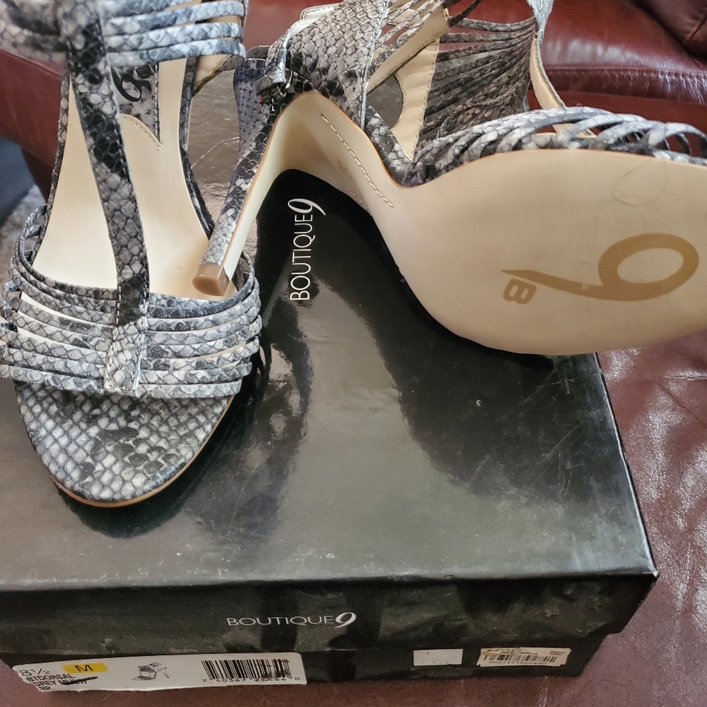 Heels - Picture 2 of 3